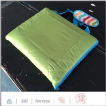 Waterproof handle design picnic blanket